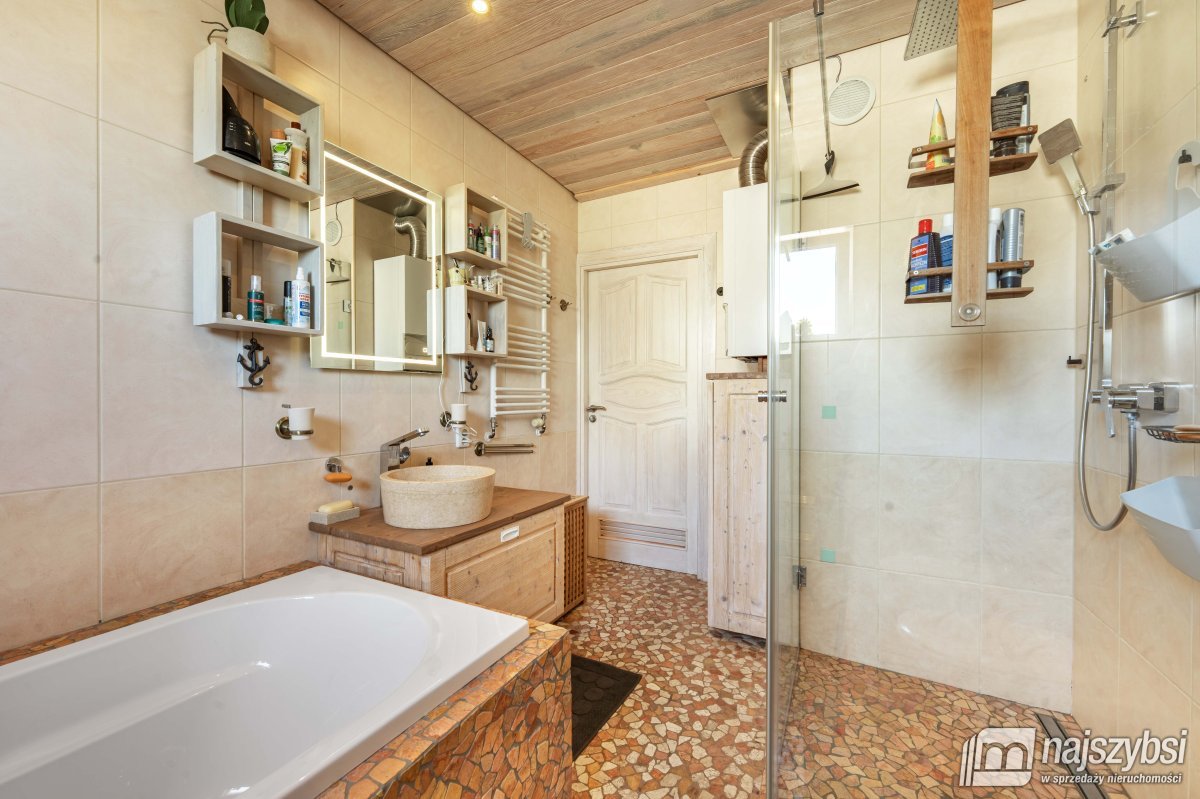 KOŁOBRZEG-piękne mieszkanie z garażem w cenie (13)