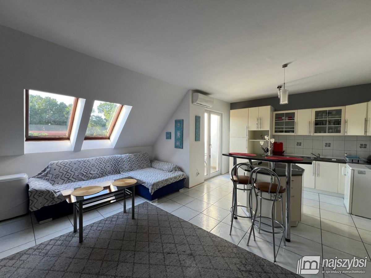 Pobierowo - dwupoziomowy apartament w centrum! (2)
