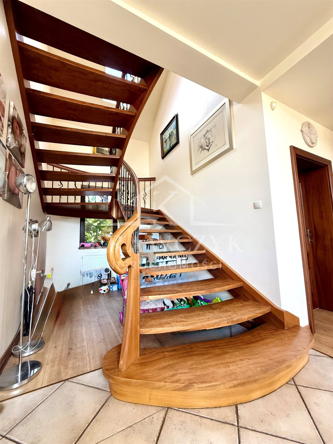 REZYDENCJA KIJEWKO, 2006r. 299,2m2, działka 1988m2 (13)