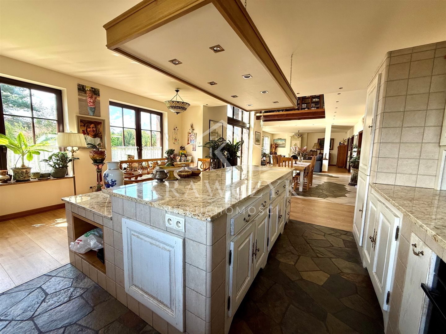 REZYDENCJA KIJEWKO, 2006r. 299,2m2, działka 1988m2 (9)