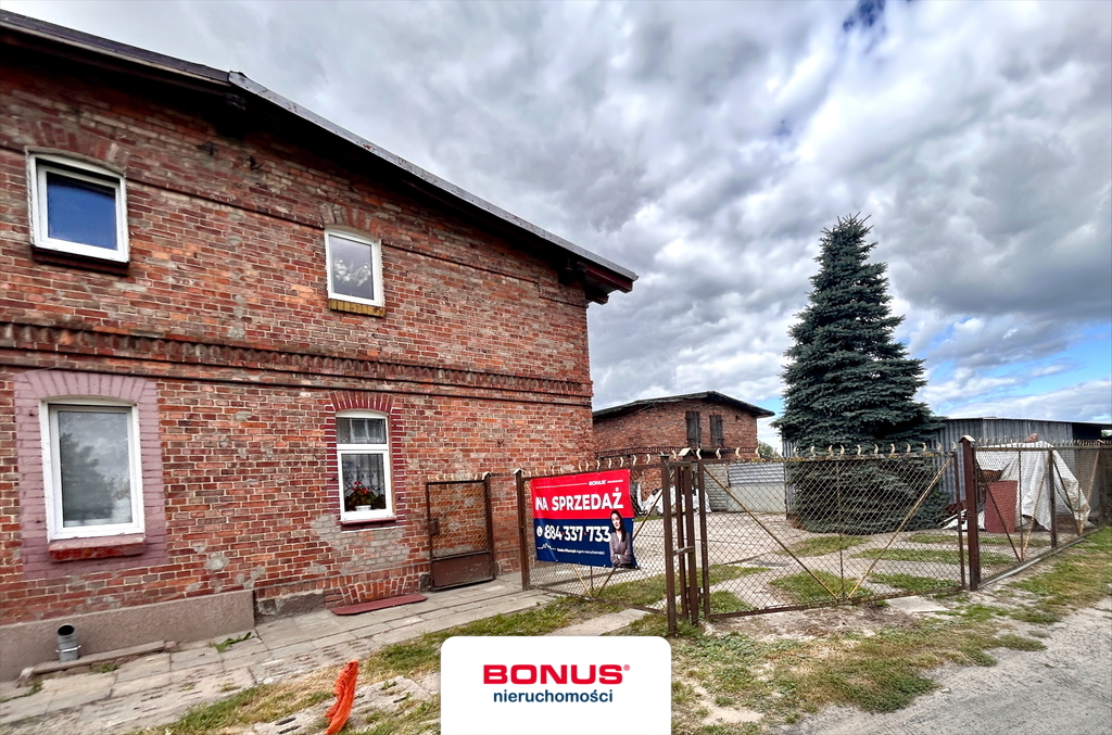 1/4 domu z garażem i ogródkiem (3)