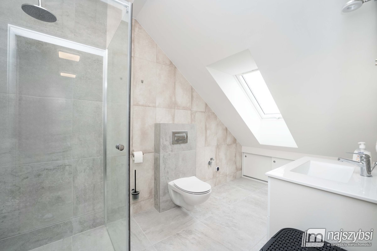 Pogorzelica - nowy dom + dwa apartamenty (27)