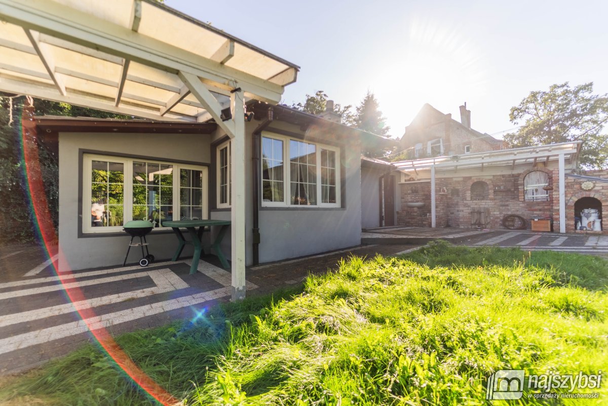 Uroczy dom całoroczny nad rzeką Dziwną (1)