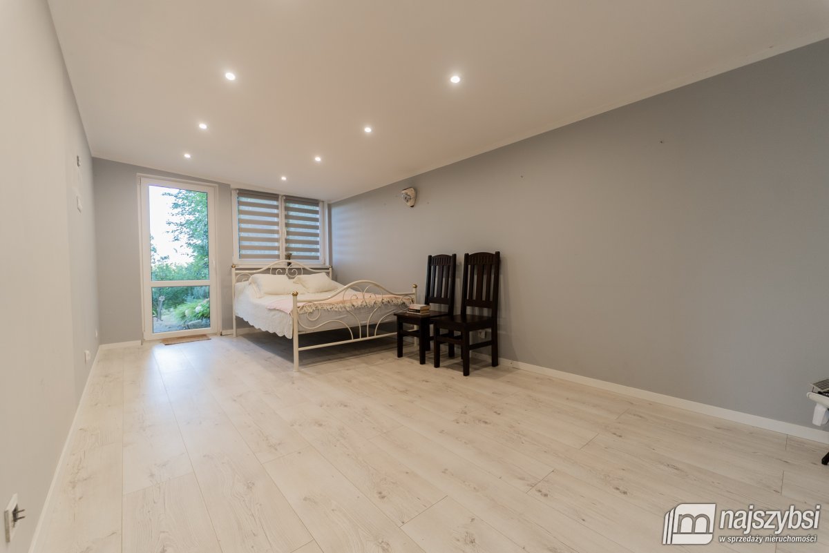 Uroczy dom całoroczny nad rzeką Dziwną (21)