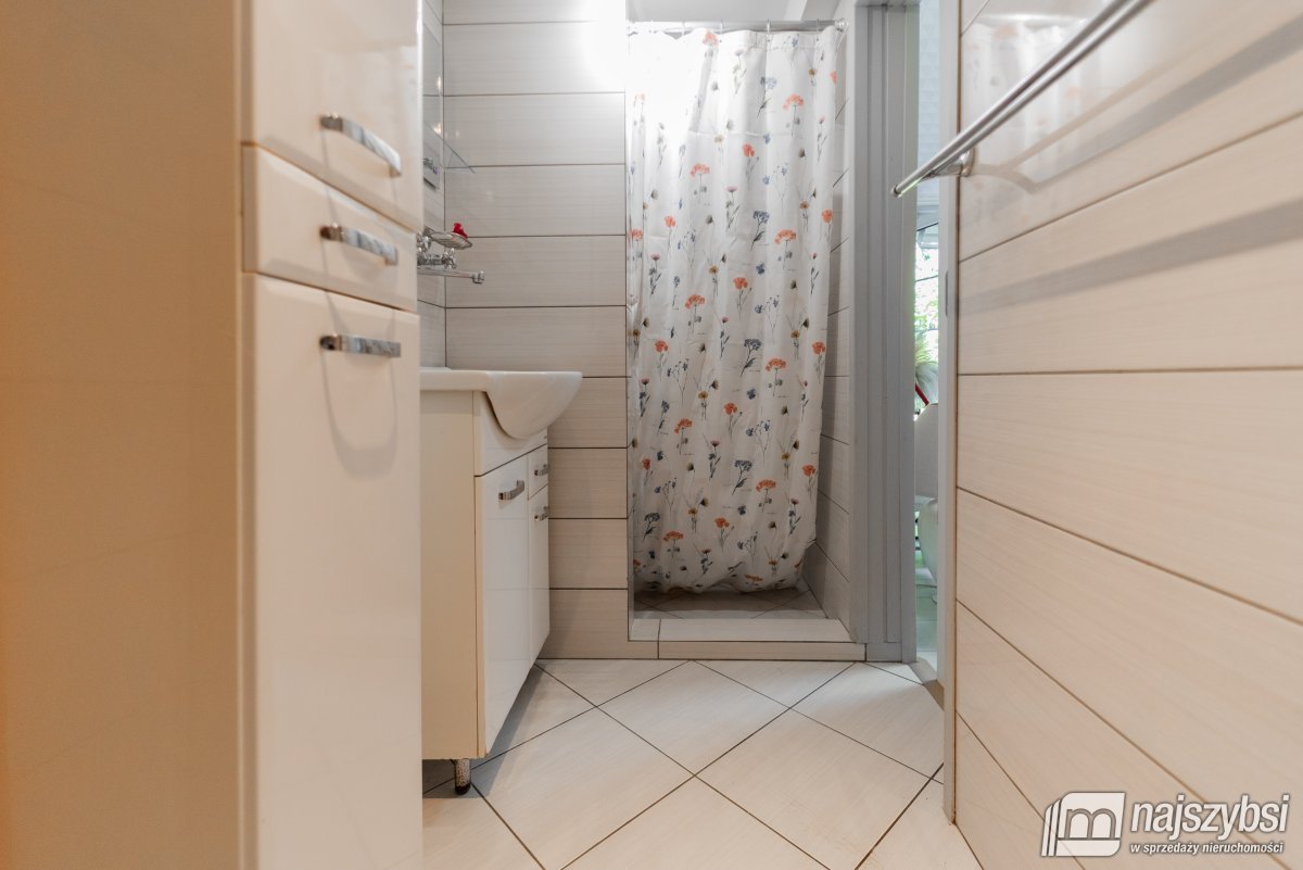 Uroczy dom całoroczny nad rzeką Dziwną (24)