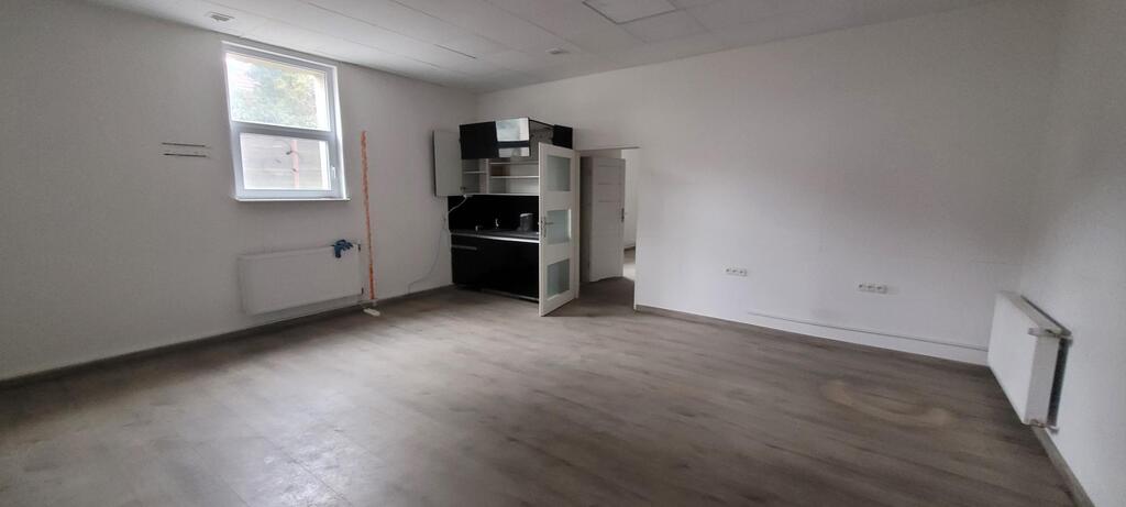 Lokal ( 80 m2)  z miejscami postojowymi - Przecław (1)