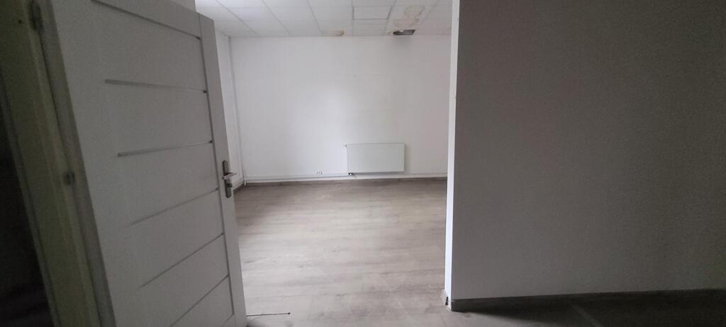 Lokal ( 80 m2)  z miejscami postojowymi - Przecław (2)