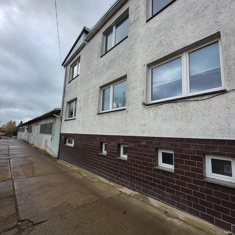 Na sprzedaż obiekt biurowo-warsztatowo-magazynowy (2)