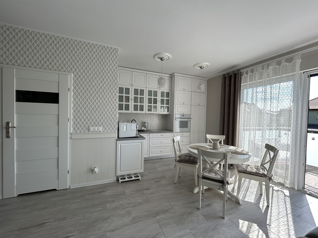 Dwupoziomowy apartament będący namiastką domu. (3)