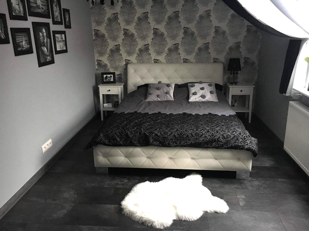 Dwupoziomowy apartament będący namiastką domu. (6)