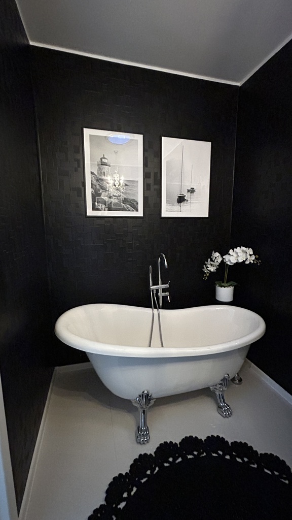 Dwupoziomowy apartament będący namiastką domu. (13)