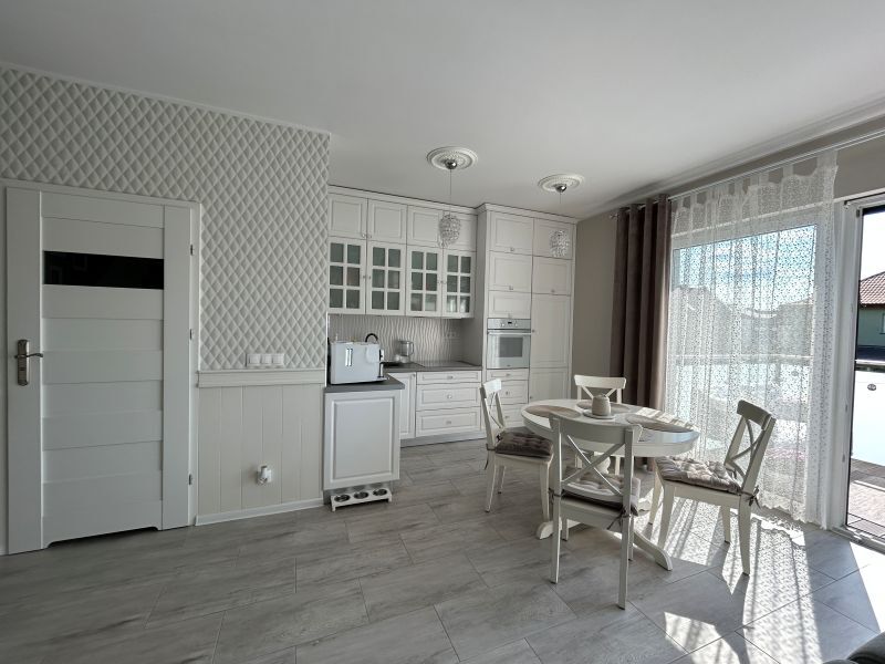 Dwupoziomowy apartament będący namiastką domu. (2)