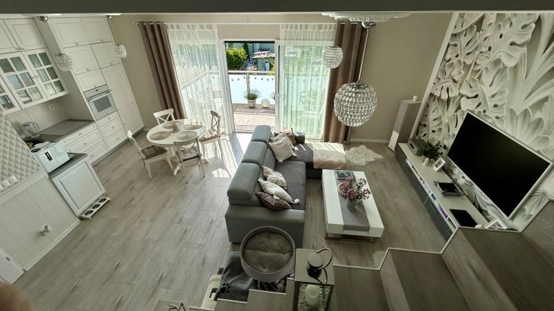 Dwupoziomowy apartament będący namiastką domu. (4)