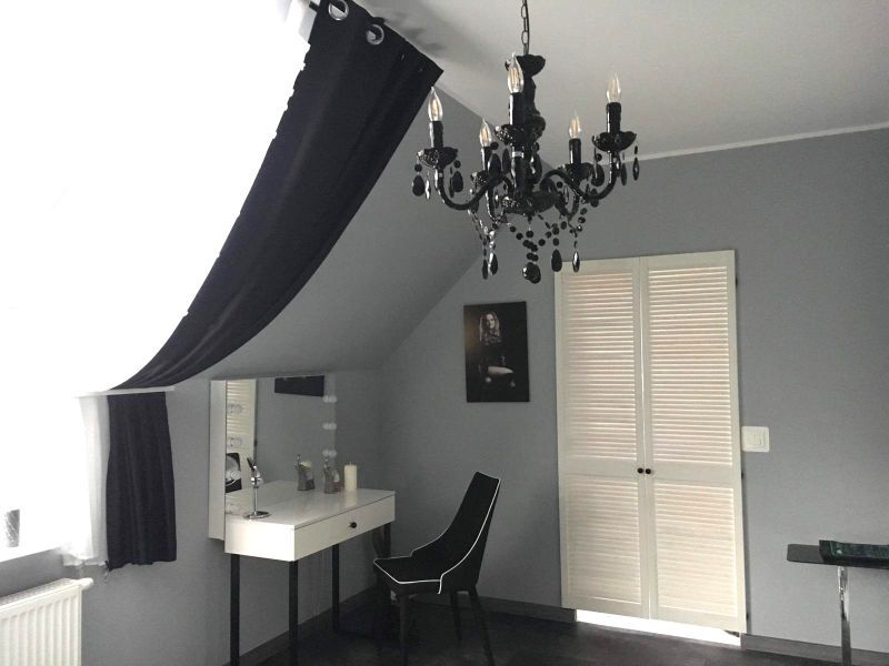 Dwupoziomowy apartament będący namiastką domu. (7)