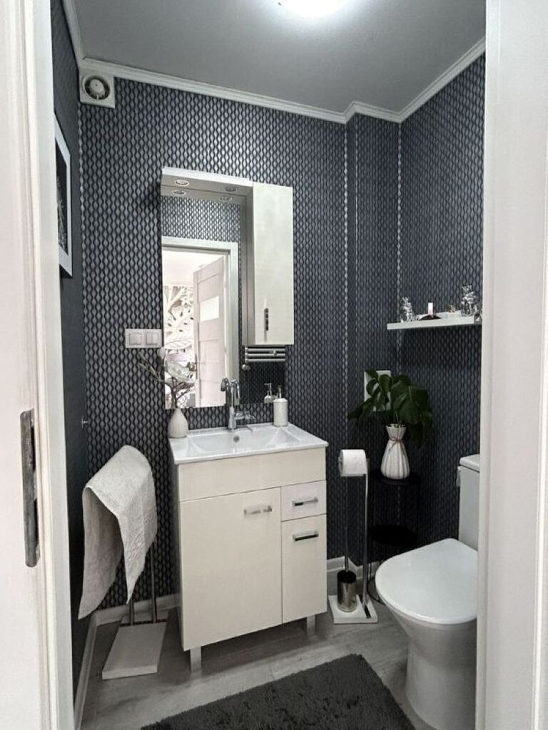 Dwupoziomowy apartament będący namiastką domu. (12)