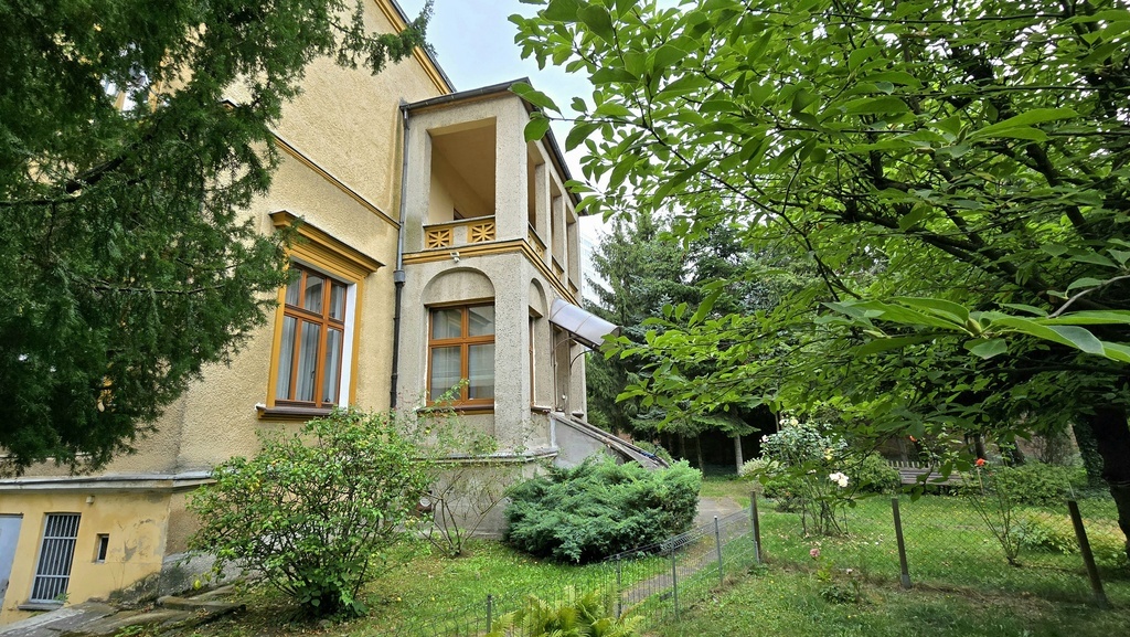 Na sprzedaż PIĘTRO przedwojennej WILLI w centrum (5)