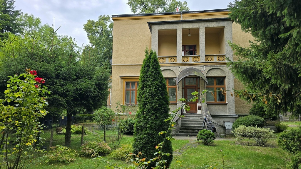 Na sprzedaż PIĘTRO przedwojennej WILLI w centrum (1)