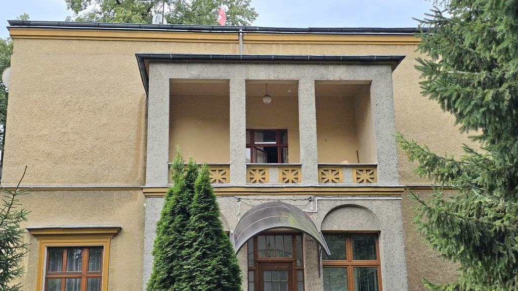 Na sprzedaż PIĘTRO przedwojennej WILLI w centrum (3)