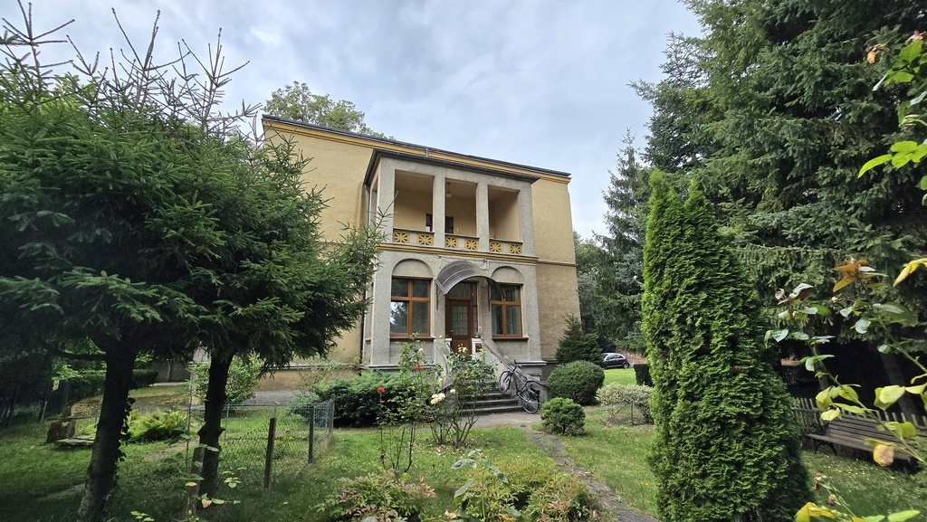 Na sprzedaż PIĘTRO przedwojennej WILLI w centrum (4)