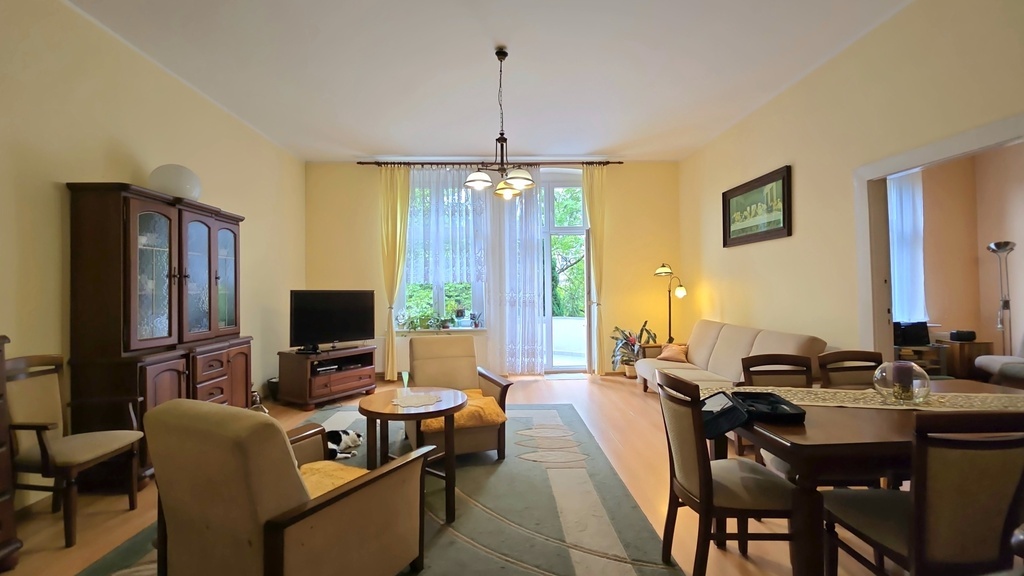 Na sprzedaż PIĘTRO przedwojennej WILLI w centrum (8)