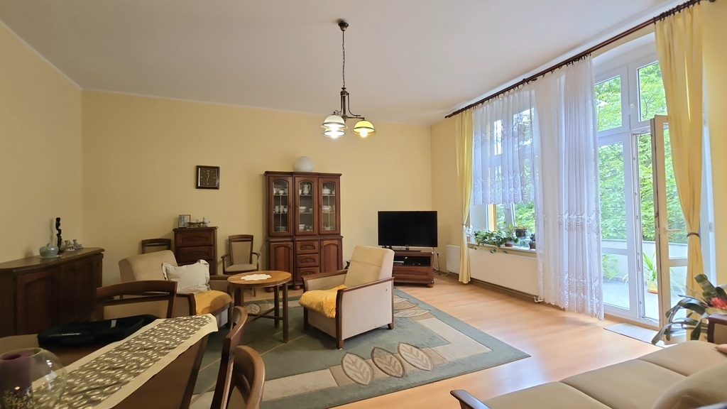 Na sprzedaż PIĘTRO przedwojennej WILLI w centrum (10)