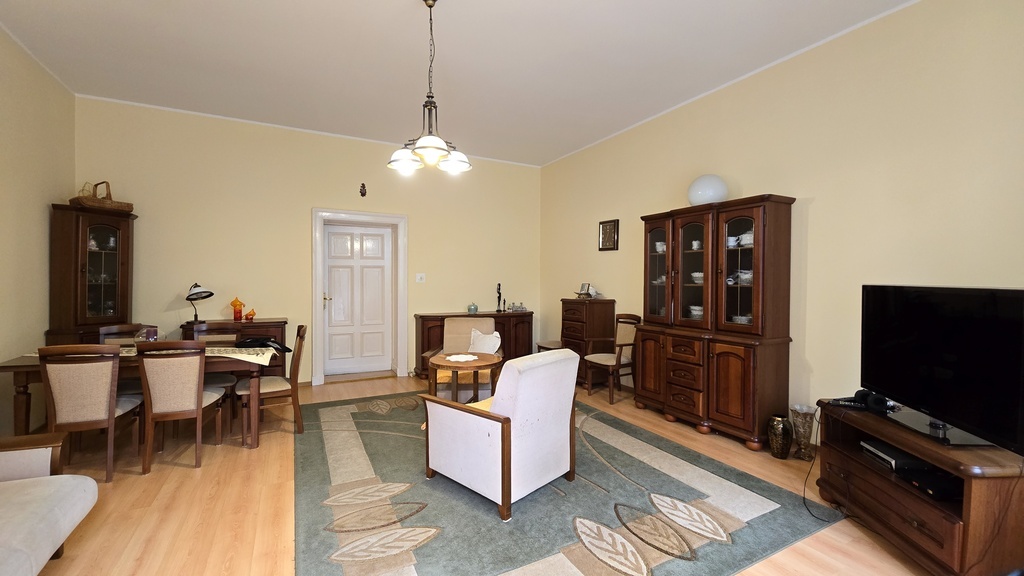 Na sprzedaż PIĘTRO przedwojennej WILLI w centrum (11)