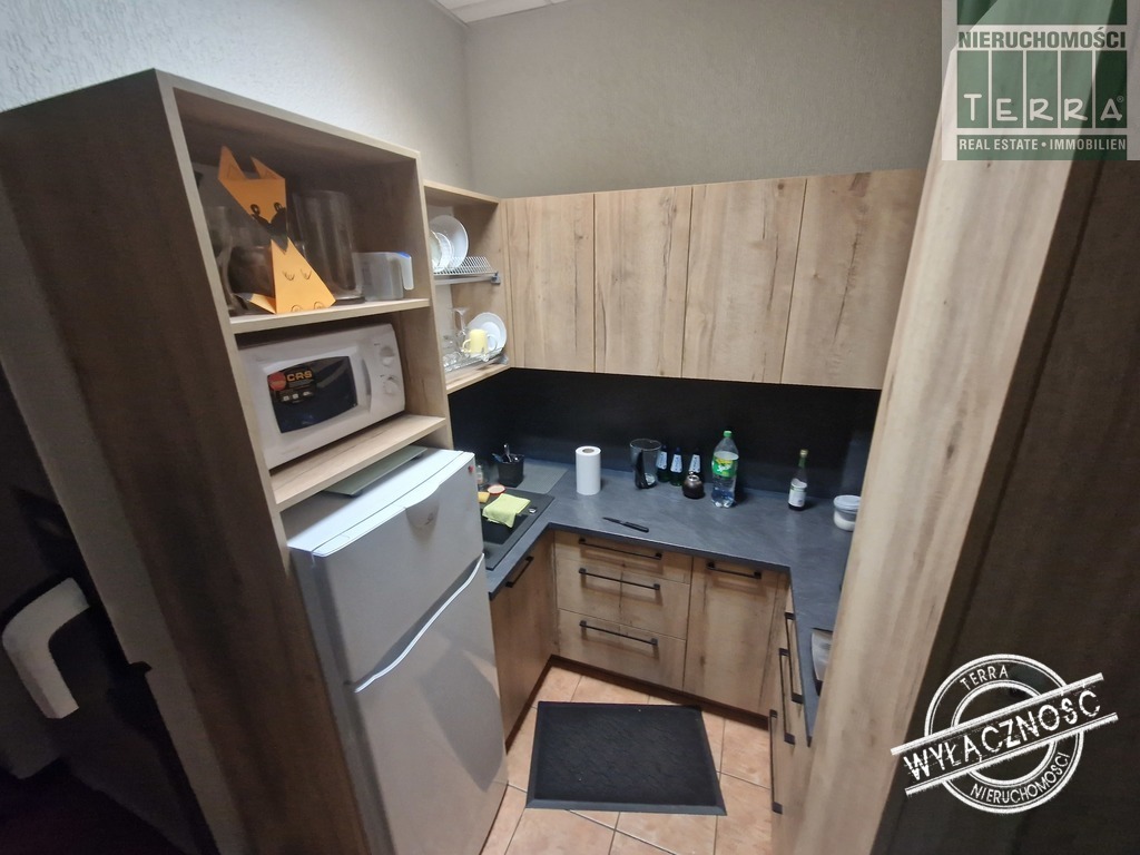 Lokal biurowo-usługowy (10)