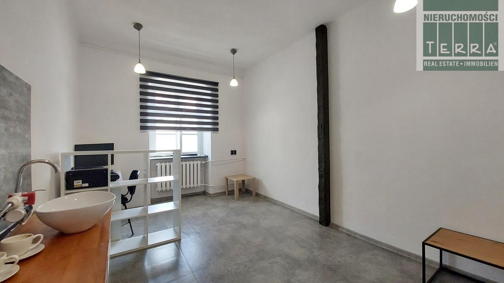 Mały lokal użytkowy w Śródmieściu (2)