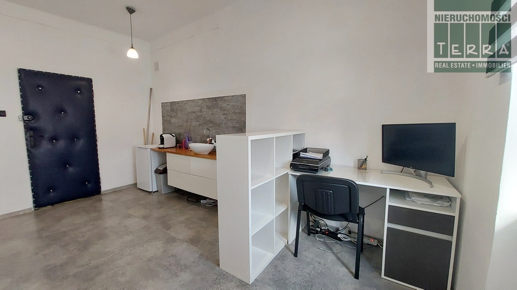 Mały lokal użytkowy w Śródmieściu (3)