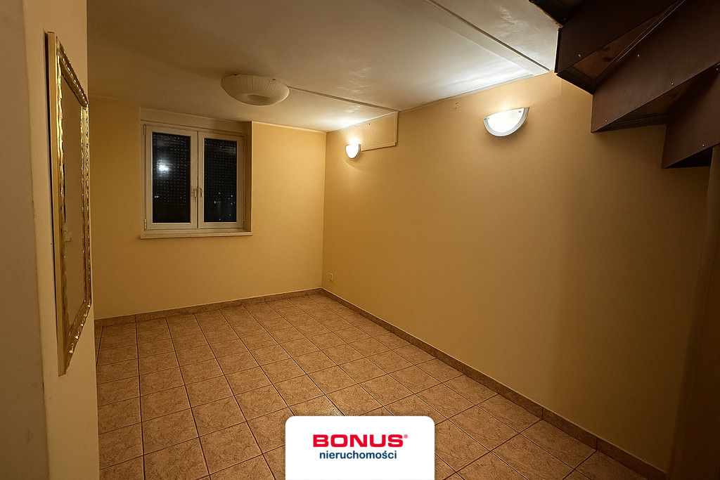 Przy Arenie i Przychodni Zdrowia Z garażem (12)