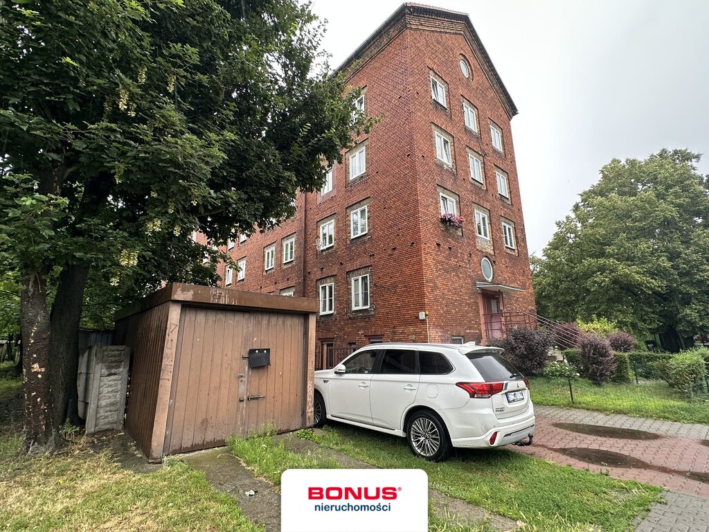 Przy Arenie i Przychodni Zdrowia Z garażem (1)