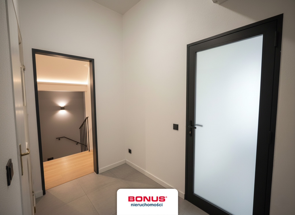 Przy Arenie i Przychodni Zdrowia Z garażem (2)