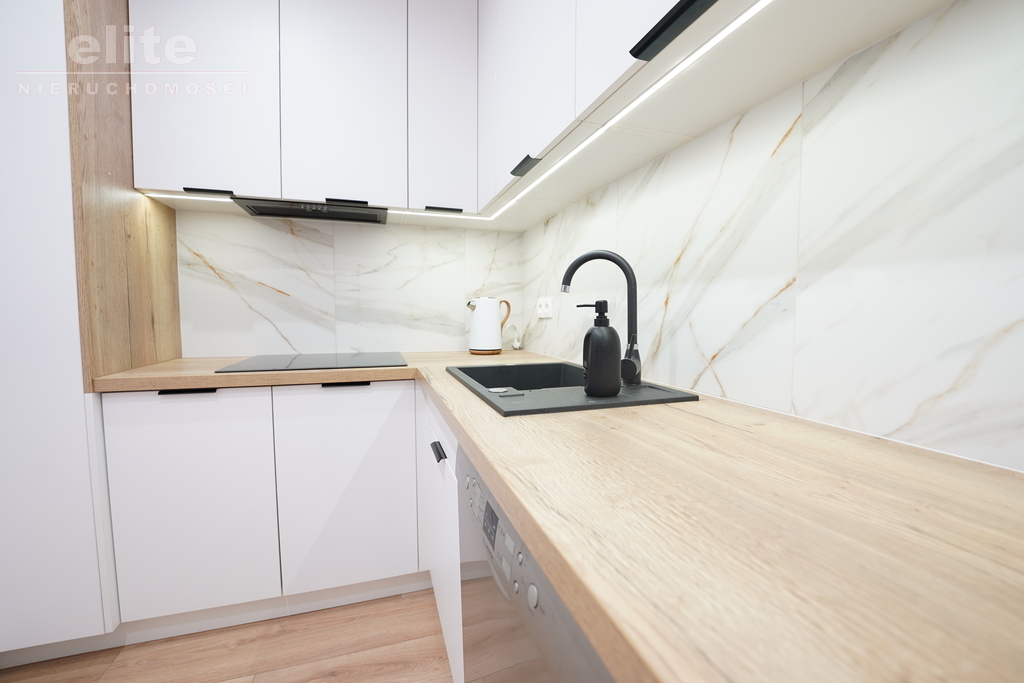 ŚRÓDMIEŚCIE, apartament 42m2 balkon+garaż (8)