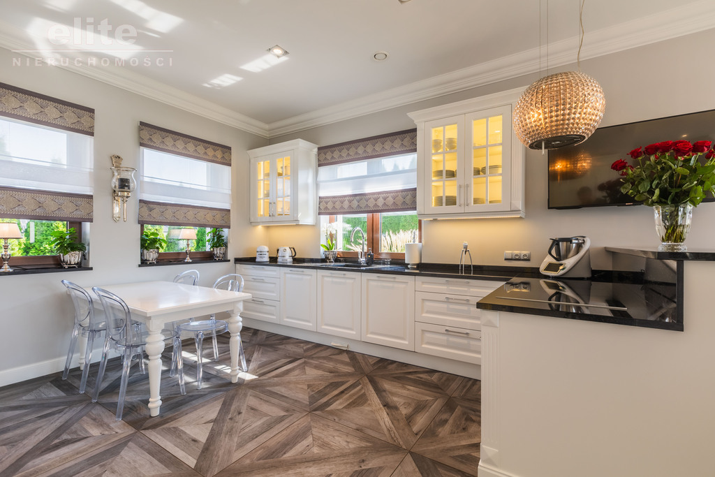 Na sprzedaż stylowy luksusowy dom z basenem ! (17)