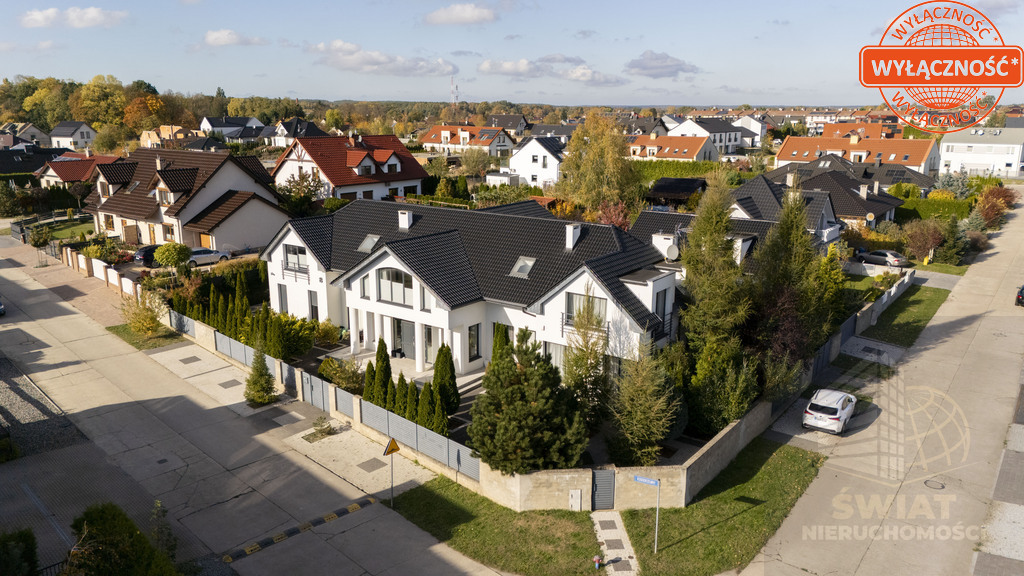 Nowoczesna Rezydencja w Dobrej (2)