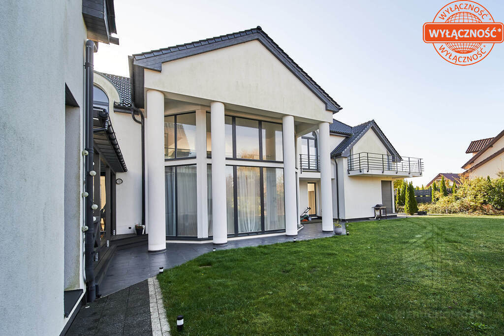 Nowoczesna Rezydencja w Dobrej (6)