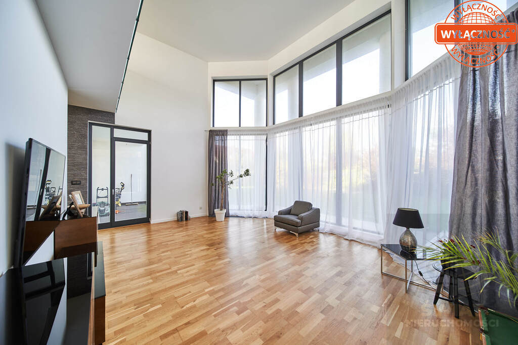 Nowoczesna Rezydencja w Dobrej (14)