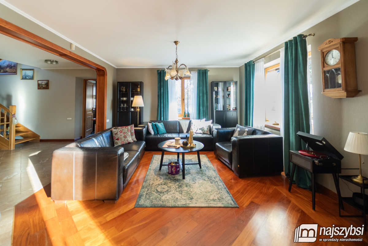 Goleniów- dom wolnostojący w cichej lokalizacji na (10)