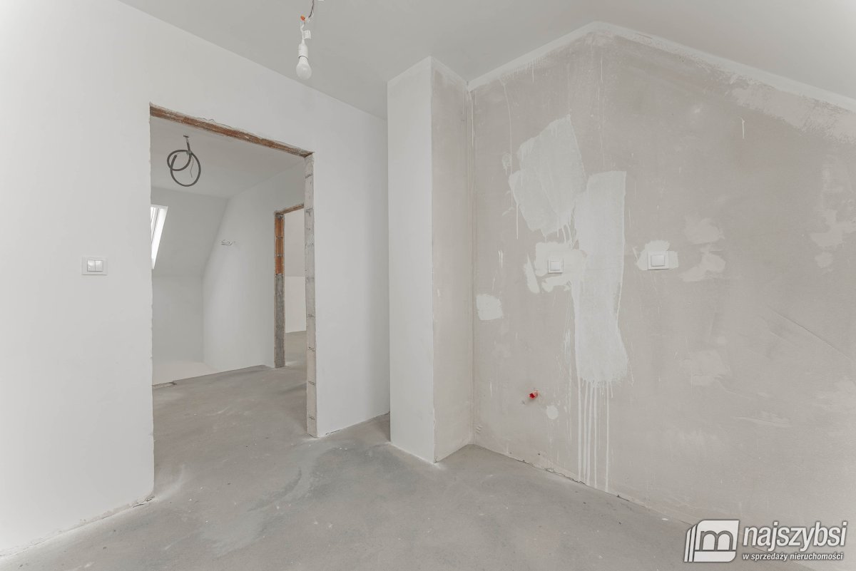 BIAŁOGARD-PIĘKNY DOM W CICHEJ OKOLICY (32)