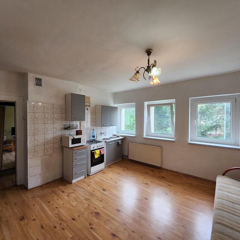 Przytulne 2 pokoje w niskim bloku (2)