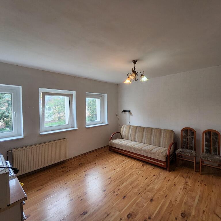 Przytulne 2 pokoje w niskim bloku (3)