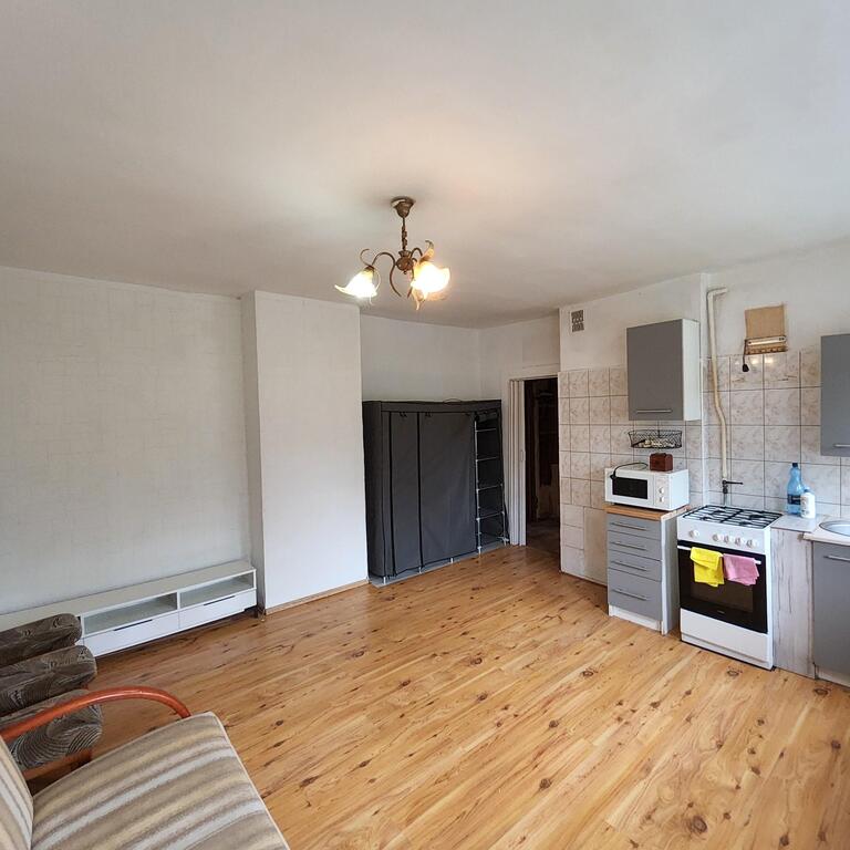 Przytulne 2 pokoje w niskim bloku (1)