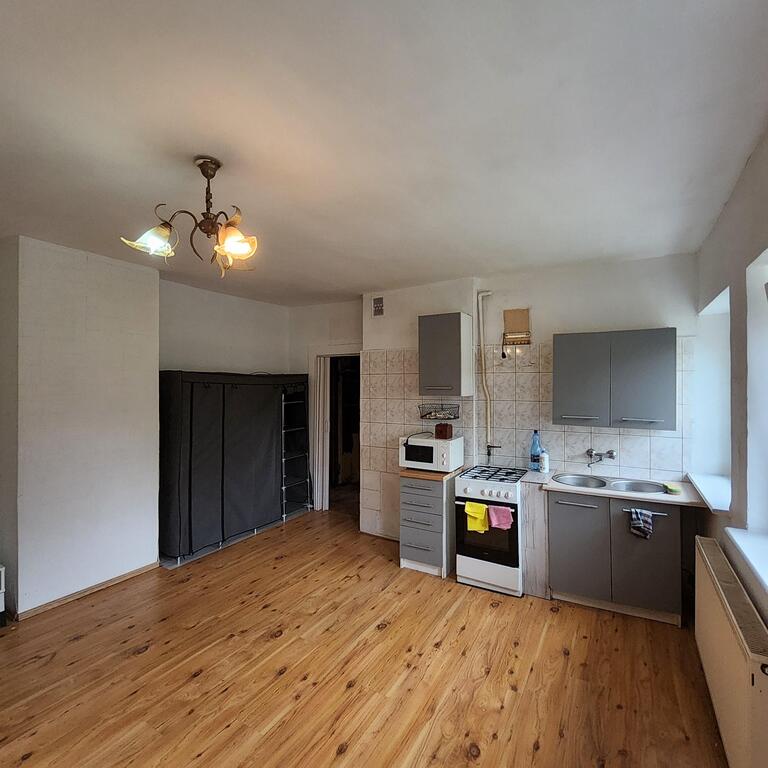 Przytulne 2 pokoje w niskim bloku (5)