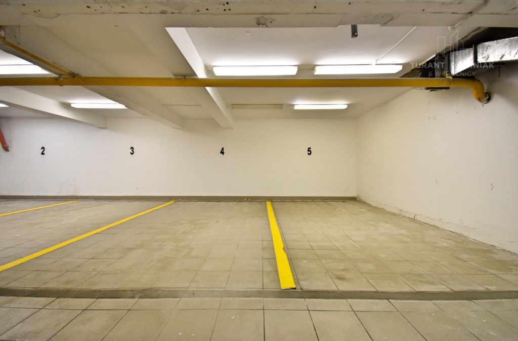 Miejsce postojowe w garażowcu ul. Felczaka 11 (1)