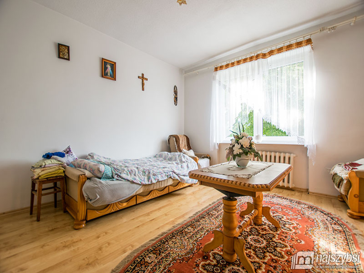 Dom w centrum Przybiernowa. (2)