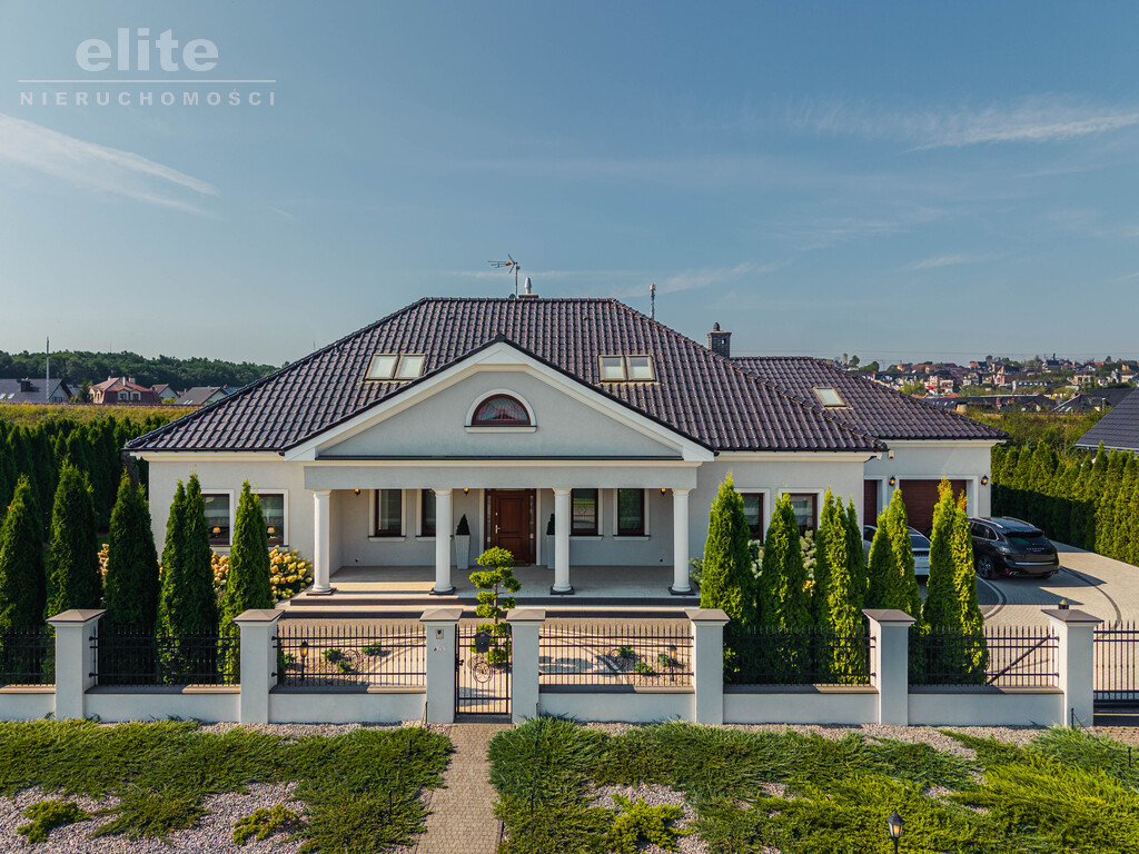 Na sprzedaż stylowy luksusowy dom z basenem ! (1)