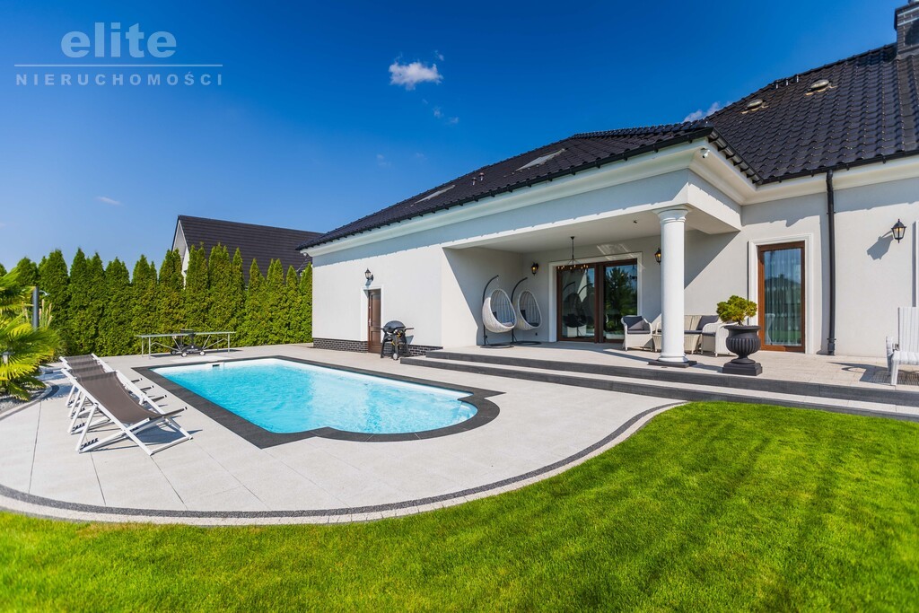 Na sprzedaż stylowy luksusowy dom z basenem ! (3)