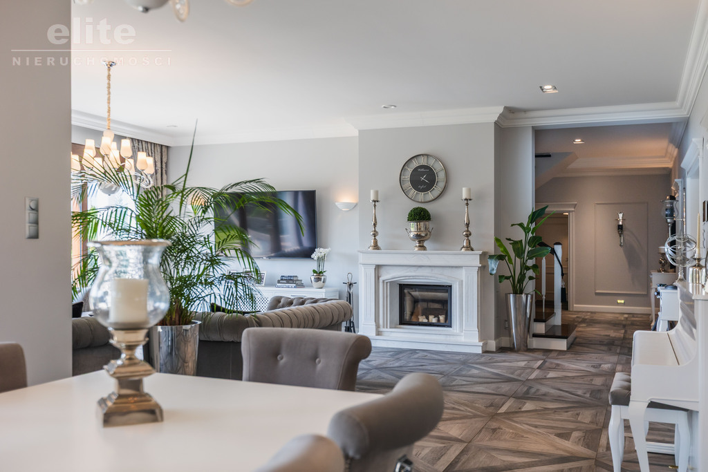 Na sprzedaż stylowy luksusowy dom z basenem ! (13)