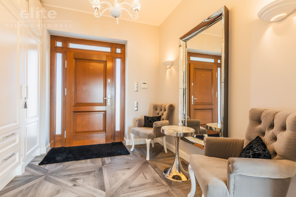 Na sprzedaż stylowy luksusowy dom z basenem ! (27)