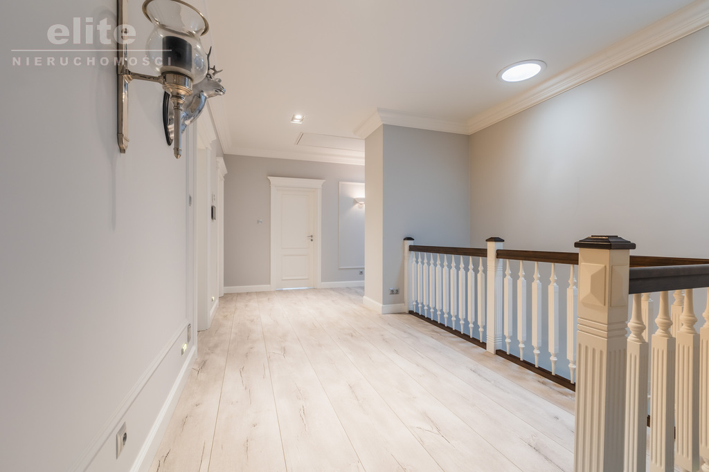 Na sprzedaż stylowy luksusowy dom z basenem ! (29)